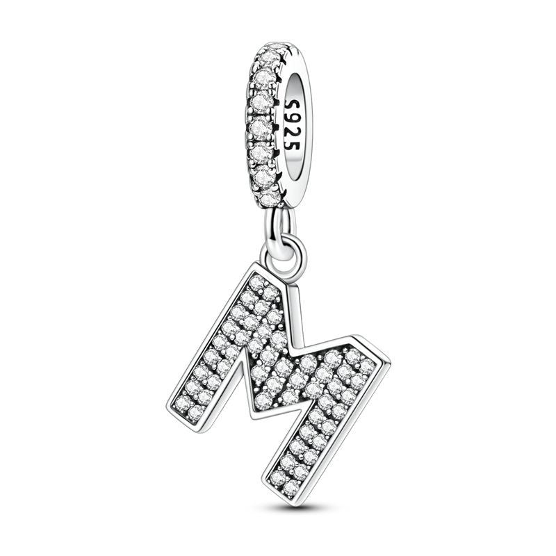 Inicial brillante M