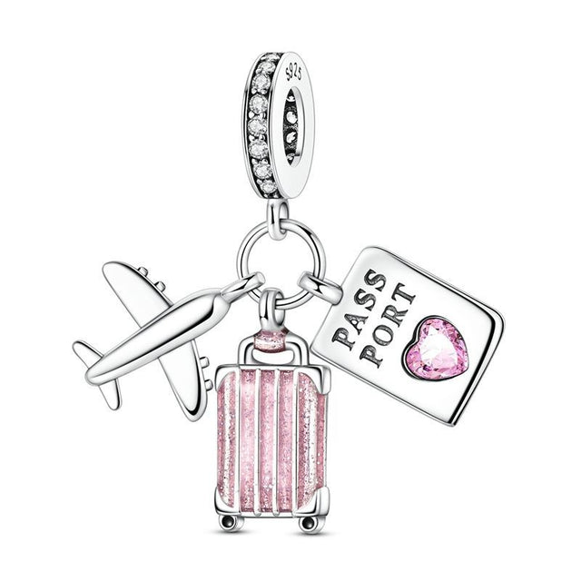 Maleta y pasaporte rosa