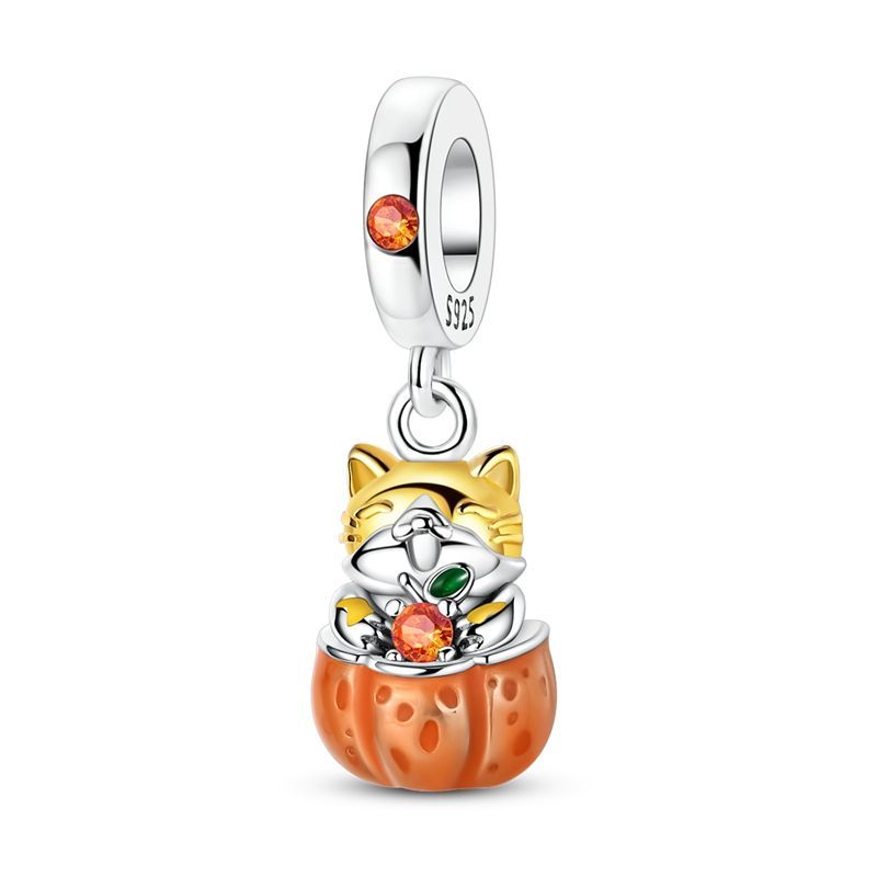 Gato con naranja